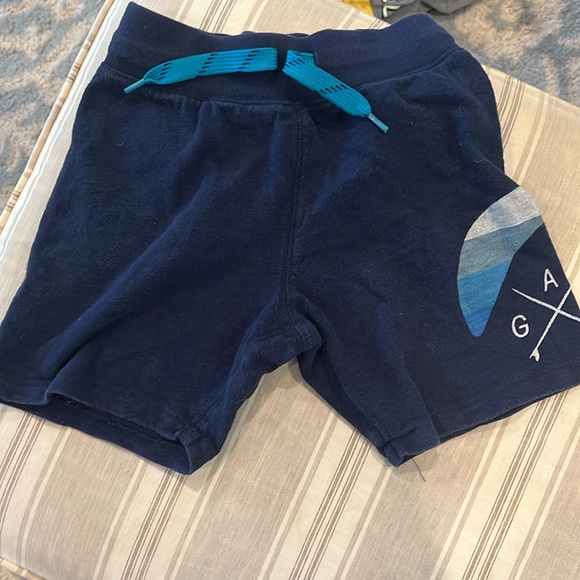 Two pair gap shorts, one khaki one navy size X small - Picture 6 of 7